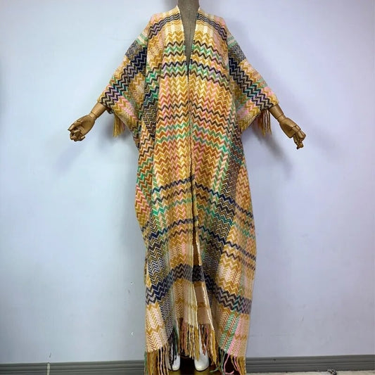 Acogedor kimono de punto de lana con borlas