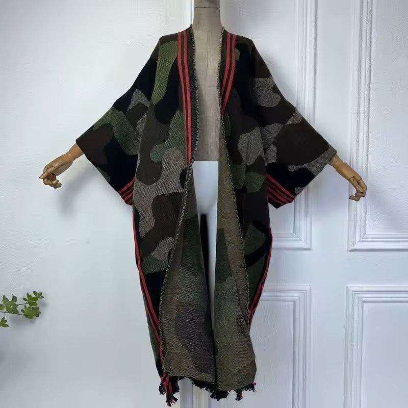Kimono de lana con capucha y estilo camuflado