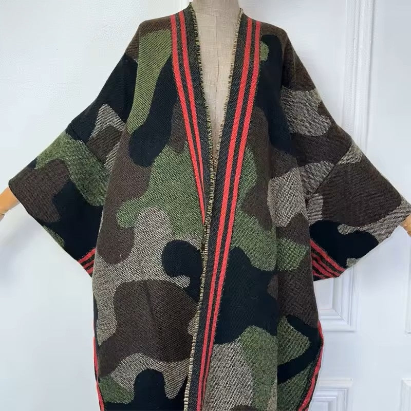 Kimono de lana con capucha y estilo camuflado