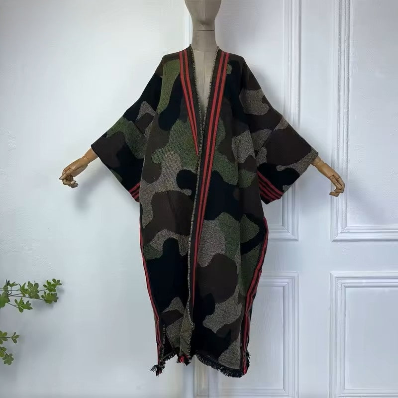 Kimono de lana con capucha y estilo camuflado