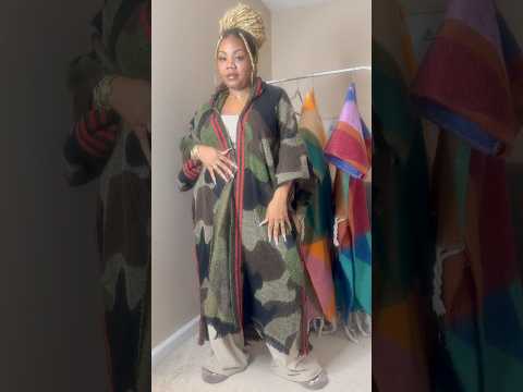 Kimono de lana con capucha y estilo camuflado